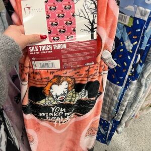 IT valentines  Pink Silk Touch Throw Blanket